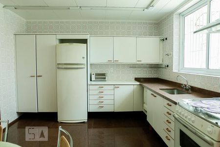 Casa à venda com 722m², 4 quartos e 5 vagasCozinha 1 