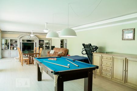 Casa à venda com 722m², 4 quartos e 5 vagasSalão de Festas