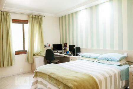 Casa à venda com 722m², 4 quartos e 5 vagasSuíte 2