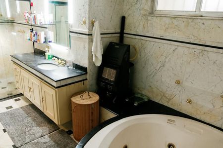 Casa à venda com 722m², 4 quartos e 5 vagasBanheiro Suíte 3