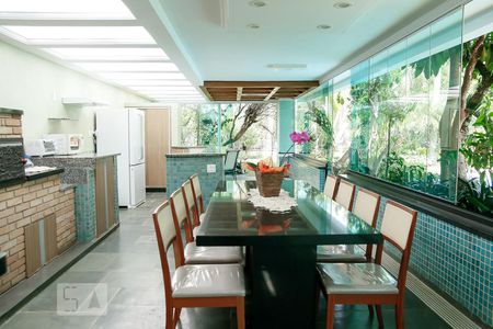 Casa à venda com 722m², 4 quartos e 5 vagasCozinha 2 / Churrasqueira