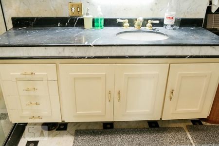 Casa à venda com 722m², 4 quartos e 5 vagasBanheiro Suíte 3