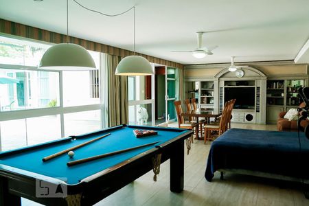 Casa à venda com 722m², 4 quartos e 5 vagasSalão de Festas