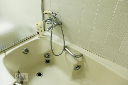 Casa à venda com 722m², 4 quartos e 5 vagasBanheiro Suíte 4