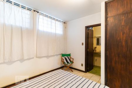 Casa para alugar com 400m², 6 quartos e 8 vagas Casa para alugar com 400m², 6 quartos e 8 vagasQuarto 2 - Suíte 2