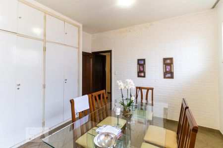 Casa para alugar com 400m², 6 quartos e 8 vagas Casa para alugar com 400m², 6 quartos e 8 vagasSala de jantar