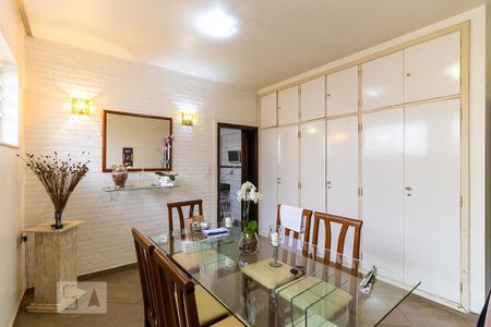 Casa para alugar com 400m², 6 quartos e 8 vagas Casa para alugar com 400m², 6 quartos e 8 vagasSala de jantar