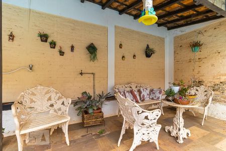 Casa para alugar com 400m², 6 quartos e 8 vagas Casa para alugar com 400m², 6 quartos e 8 vagasVaranda