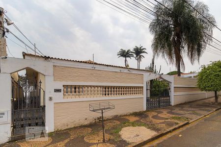 Casa para alugar com 400m², 6 quartos e 8 vagas Casa para alugar com 400m², 6 quartos e 8 vagasFachada
