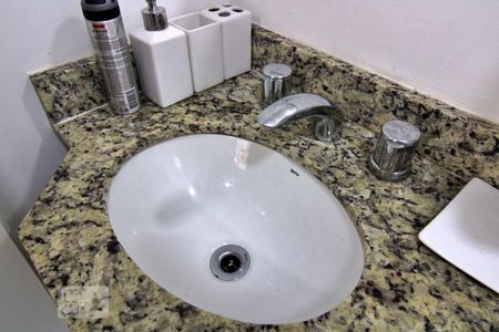 Apartamento à venda com 65m², 3 quartos e 2 vagasBanheiro da Suíte