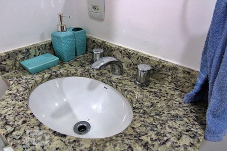 Apartamento à venda com 65m², 3 quartos e 2 vagasBanheiro