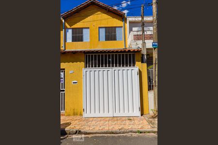 Casa à venda com 106m², 3 quartos e 1 vagaFachada