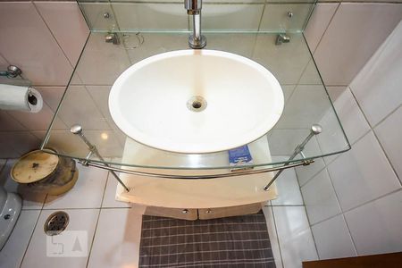 Casa à venda com 182m², 3 quartos e 2 vagas Casa à venda com 182m², 3 quartos e 2 vagasPia do banheiro da suíte 2