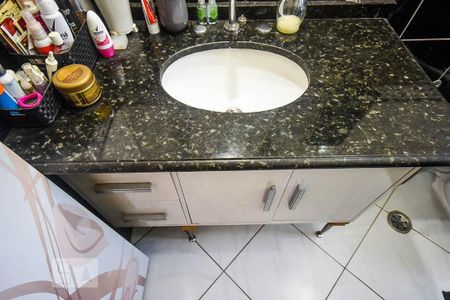 Casa à venda com 182m², 3 quartos e 2 vagas Casa à venda com 182m², 3 quartos e 2 vagasPia do banheiro da suíte 3