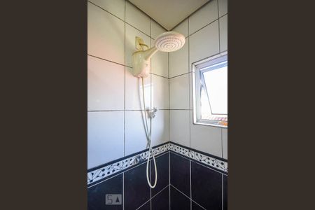 Casa à venda com 182m², 3 quartos e 2 vagas Casa à venda com 182m², 3 quartos e 2 vagasChuveiro do banheiro da suíte 3