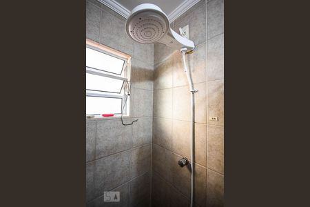 Casa à venda com 182m², 3 quartos e 2 vagas Casa à venda com 182m², 3 quartos e 2 vagasChuveiro do banheiro da suíte 1