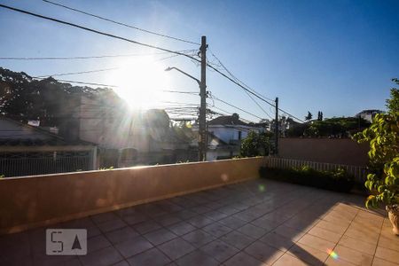 Casa à venda com 182m², 3 quartos e 2 vagas Casa à venda com 182m², 3 quartos e 2 vagasTerraço