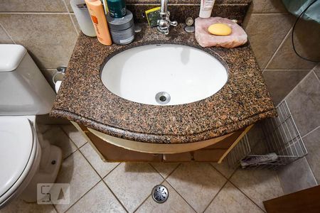 Casa à venda com 182m², 3 quartos e 2 vagas Casa à venda com 182m², 3 quartos e 2 vagasPia do banheiro da suíte 1