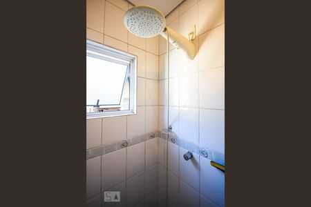 Casa à venda com 182m², 3 quartos e 2 vagas Casa à venda com 182m², 3 quartos e 2 vagasChuveiro do banheiro da suíte 2