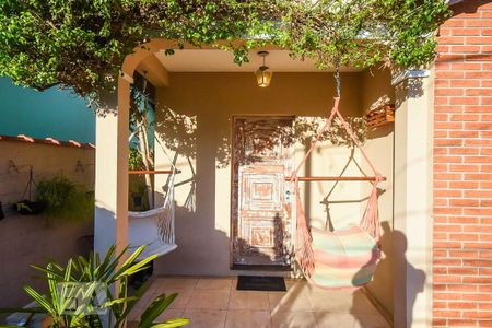 Casa à venda com 182m², 3 quartos e 2 vagas Casa à venda com 182m², 3 quartos e 2 vagasEntrada