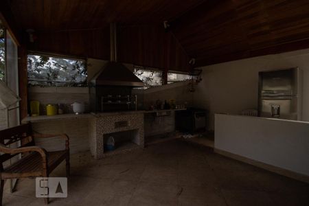 Casa à venda com 380m², 5 quartos e 5 vagas Casa à venda com 380m², 5 quartos e 5 vagasChurrasqueira