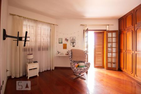 Casa à venda com 380m², 5 quartos e 5 vagas Casa à venda com 380m², 5 quartos e 5 vagassuíte 1