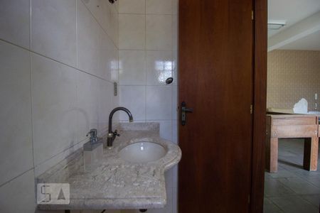 Casa à venda com 380m², 5 quartos e 5 vagas Casa à venda com 380m², 5 quartos e 5 vagasBanheiro do Sala de Jogos