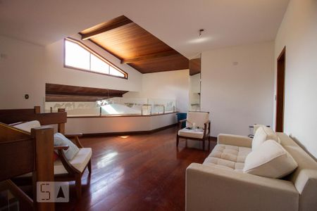 Casa à venda com 380m², 5 quartos e 5 vagas Casa à venda com 380m², 5 quartos e 5 vagasHall dos Quartos