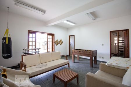 Casa à venda com 380m², 5 quartos e 5 vagas Casa à venda com 380m², 5 quartos e 5 vagasSala de Jogos