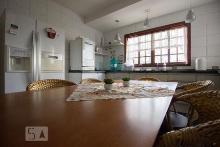 Casa à venda com 380m², 5 quartos e 5 vagas Casa à venda com 380m², 5 quartos e 5 vagasCozinha