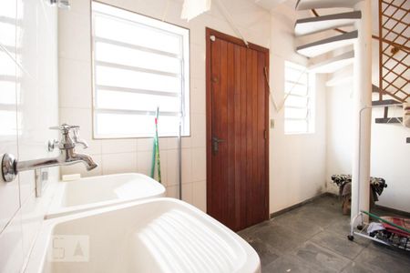 Casa à venda com 380m², 5 quartos e 5 vagas Casa à venda com 380m², 5 quartos e 5 vagasÁrea de Serviço