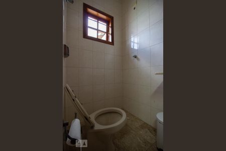 Casa à venda com 380m², 5 quartos e 5 vagas Casa à venda com 380m², 5 quartos e 5 vagasBanheiro do Sala de Jogos