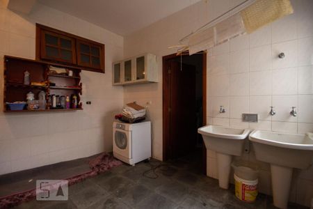 Casa à venda com 380m², 5 quartos e 5 vagas Casa à venda com 380m², 5 quartos e 5 vagasÁrea de Serviço