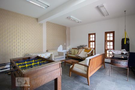 Casa à venda com 380m², 5 quartos e 5 vagas Casa à venda com 380m², 5 quartos e 5 vagasSala de Jogos