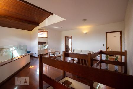 Casa à venda com 380m², 5 quartos e 5 vagas Casa à venda com 380m², 5 quartos e 5 vagasHall dos Quartos
