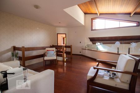 Casa à venda com 380m², 5 quartos e 5 vagas Casa à venda com 380m², 5 quartos e 5 vagasHall dos Quartos