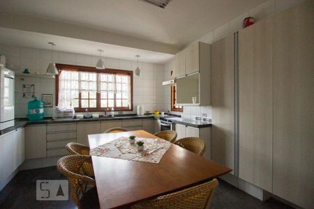 Casa à venda com 380m², 5 quartos e 5 vagas Casa à venda com 380m², 5 quartos e 5 vagasCozinha