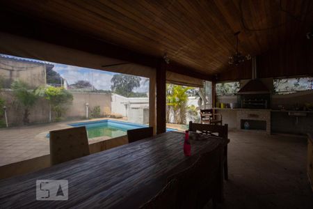 Casa à venda com 380m², 5 quartos e 5 vagas Casa à venda com 380m², 5 quartos e 5 vagasChurrasqueira