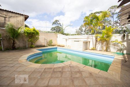 Casa à venda com 380m², 5 quartos e 5 vagas Casa à venda com 380m², 5 quartos e 5 vagasPiscina