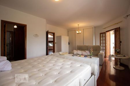 Casa à venda com 380m², 5 quartos e 5 vagas Casa à venda com 380m², 5 quartos e 5 vagassuíte 2