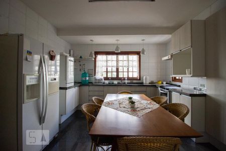 Casa à venda com 380m², 5 quartos e 5 vagas Casa à venda com 380m², 5 quartos e 5 vagasCozinha