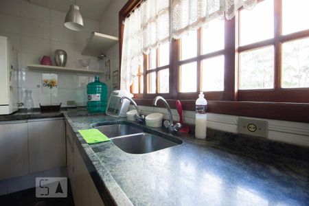 Casa à venda com 380m², 5 quartos e 5 vagas Casa à venda com 380m², 5 quartos e 5 vagasDetalhe Cozinha