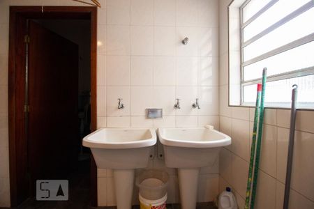 Casa à venda com 380m², 5 quartos e 5 vagas Casa à venda com 380m², 5 quartos e 5 vagasÁrea de Serviço
