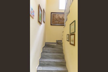 Casa à venda com 276m², 3 quartos e 3 vagasEscada