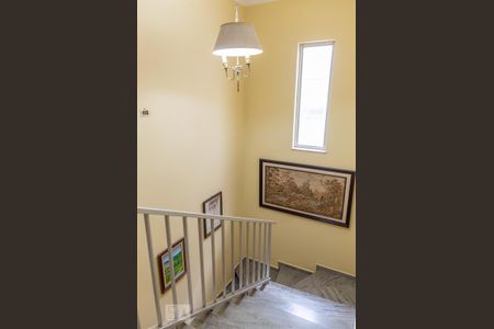 Casa à venda com 276m², 3 quartos e 3 vagasEscada