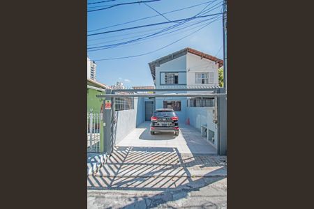 Casa à venda com 210m², 3 quartos e 2 vagasFachada