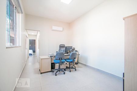 Casa à venda com 210m², 3 quartos e 2 vagasEscritório 1