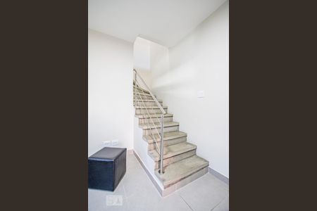 Casa à venda com 210m², 3 quartos e 2 vagasEscada