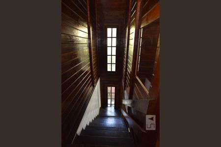 Casa de condomínio para alugar com 250m², 3 quartos e 1 vagaEscada