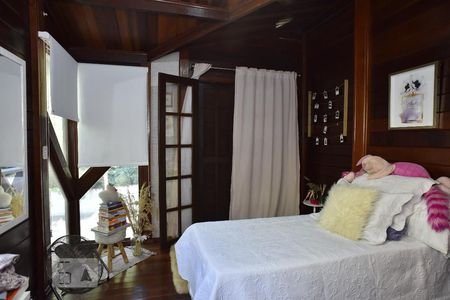 Casa de condomínio à venda com 250m², 3 quartos e 1 vagaQuarto 2